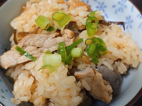 ゴロゴロ豚肉と塩こんぶの炊き込みご飯